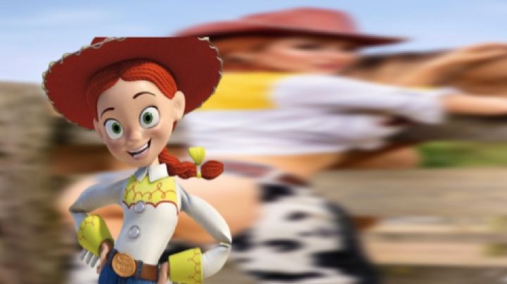 Cosplayer juega a ser Jessi, la vaquerita de Toy Story, pero de una manera muy atrevida